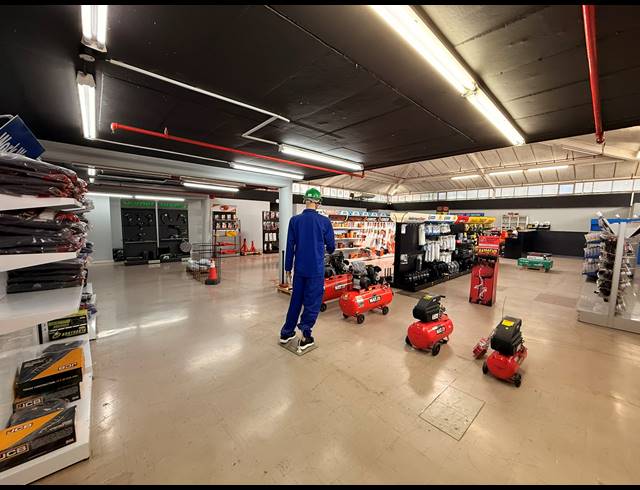 360M² SHOWROOM TO LET IN CONGELLA
